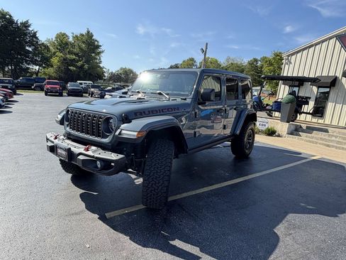 Used 2025 Jeep Wrangler Unlimited Rubicon AWD/4WD image 9