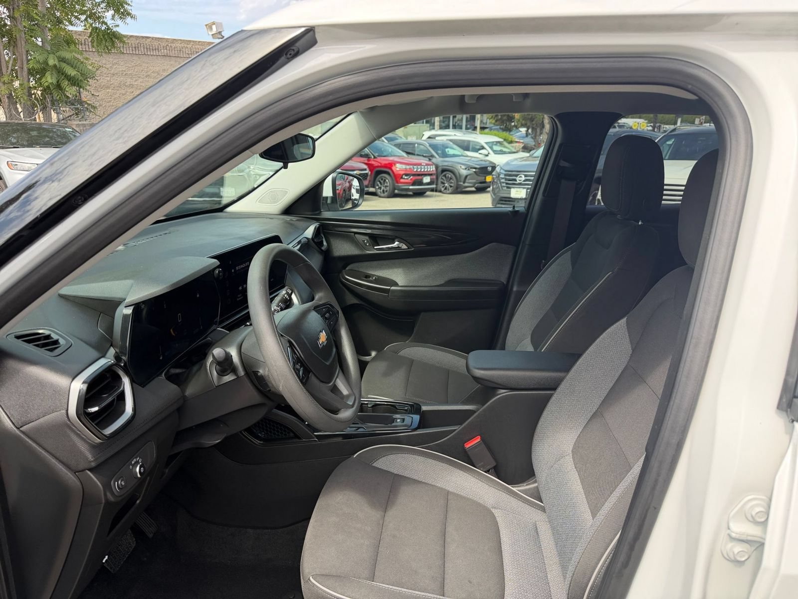 Used 2025 Chevrolet TrailBlazer LT FWD image 25