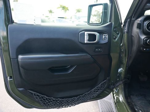Used 2022 Jeep Wrangler Unlimited Sahara AWD/4WD image 18