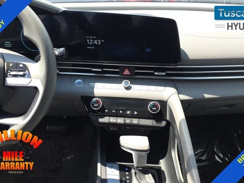 Used 2024 Hyundai Elantra SEL FWD image 26