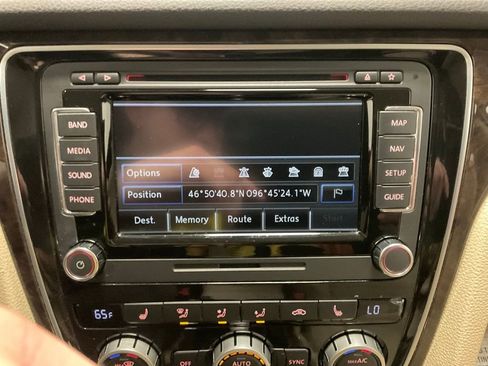 Used 2015 Volkswagen Passat TDI SEL Premium image 24