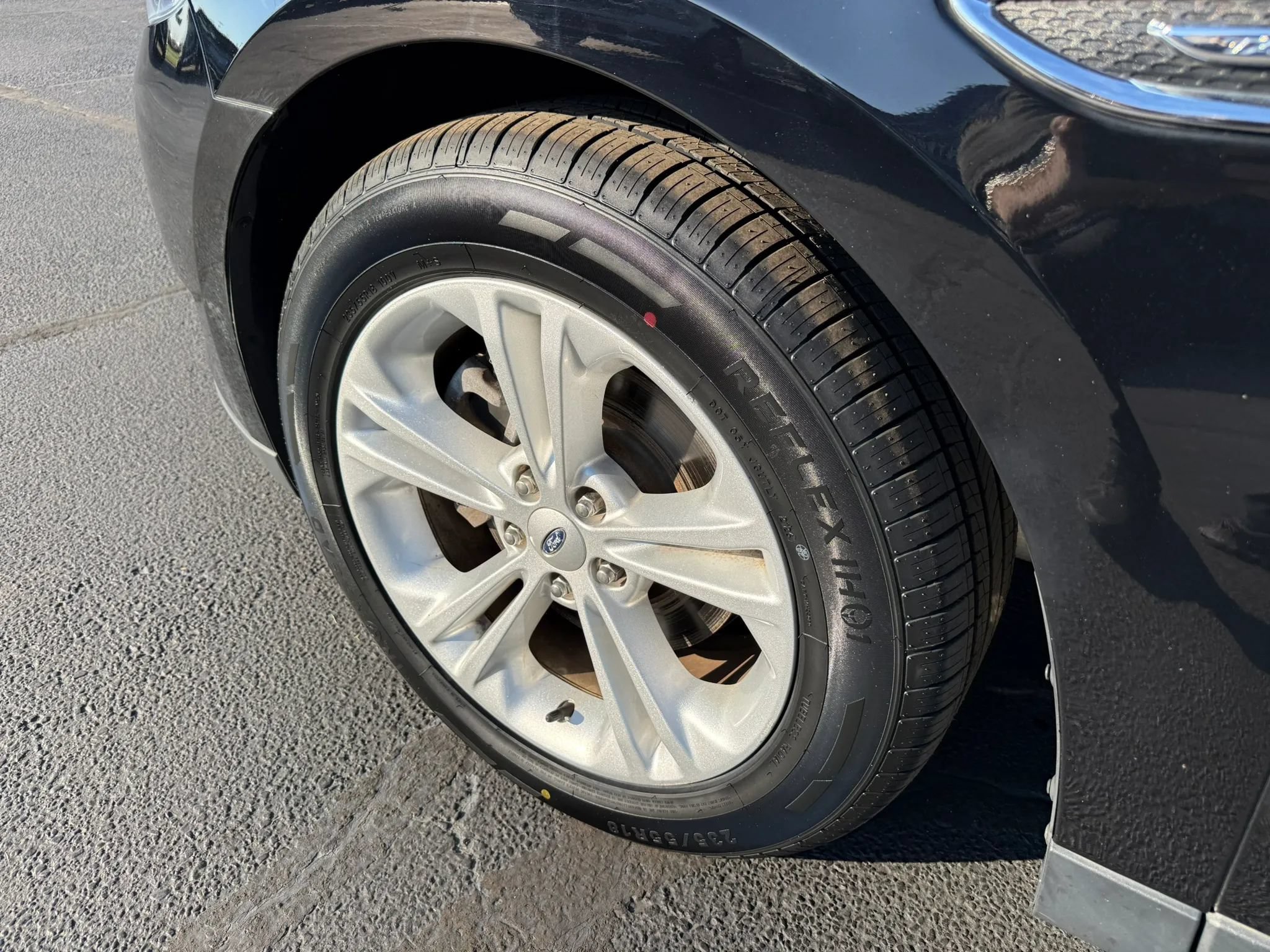 Used 2018 Ford Taurus SE FWD image 38