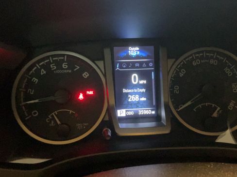 Used 2022 Toyota Tacoma Limited AWD/4WD image 10