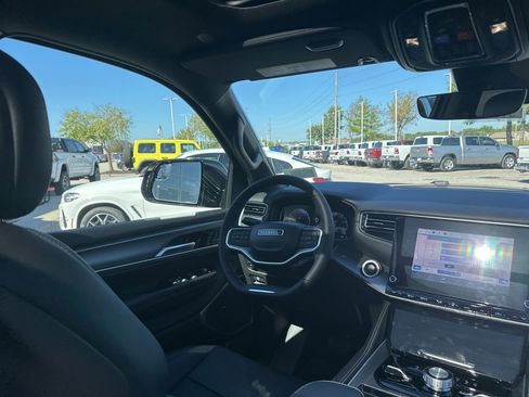 New 2025 Jeep Wagoneer Series II image 59