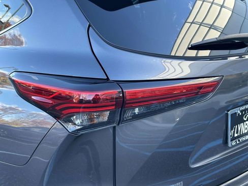 Used 2022 Toyota Highlander LE image 10