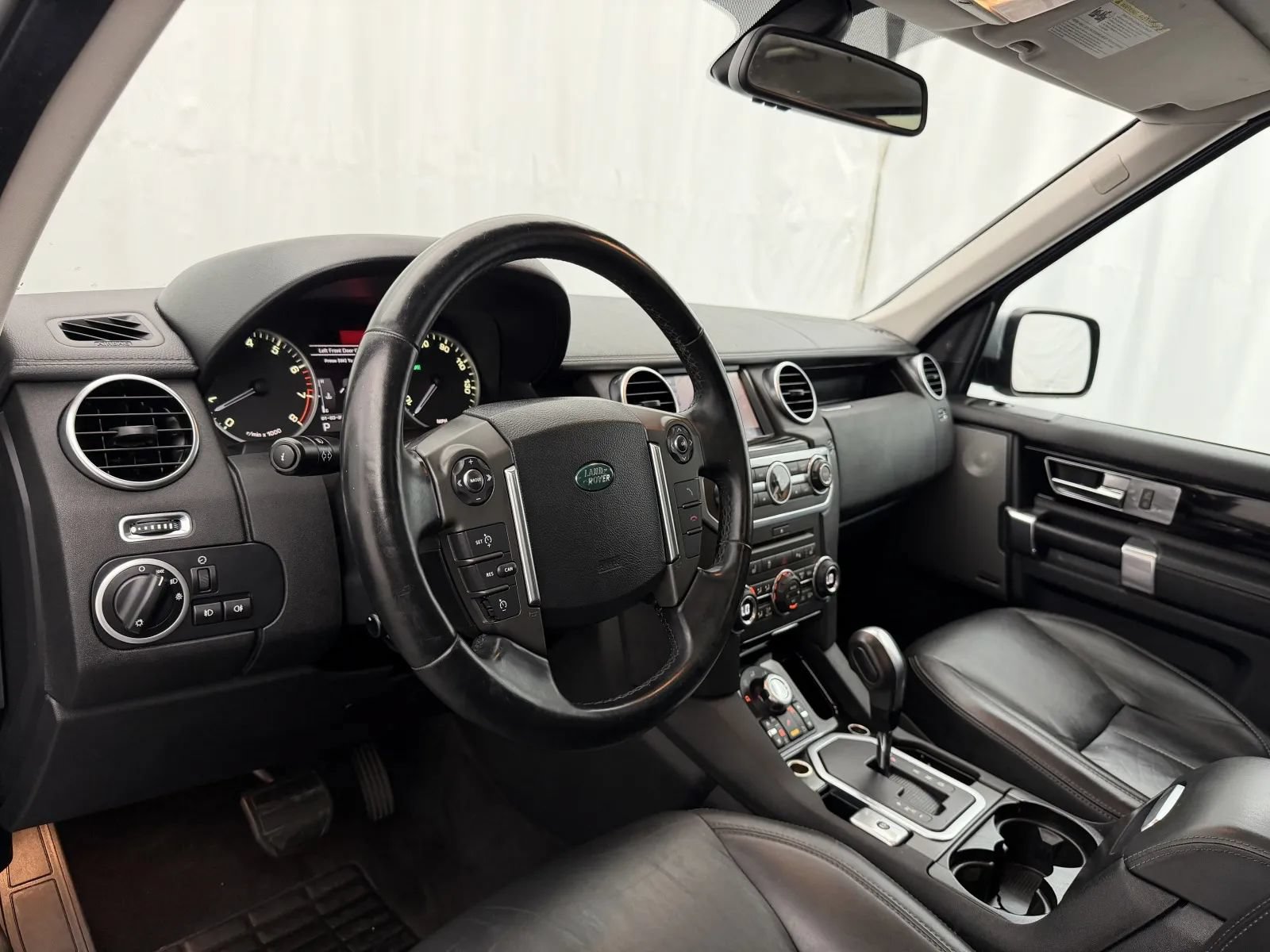 Used 2011 Land Rover LR4 HSE LUX AWD/4WD image 11