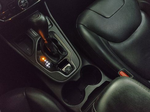 Used 2019 Jeep Cherokee Limited image 26