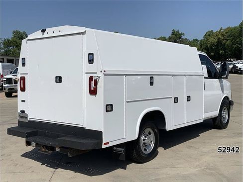 Used 2020 Chevrolet Express 3500 w/ Power Convenience Package RWD image 2