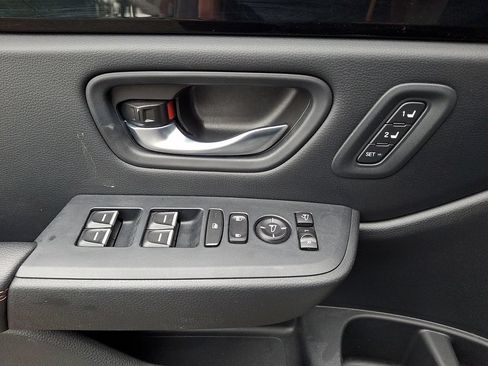 Used 2023 Honda Pilot TrailSport image 14