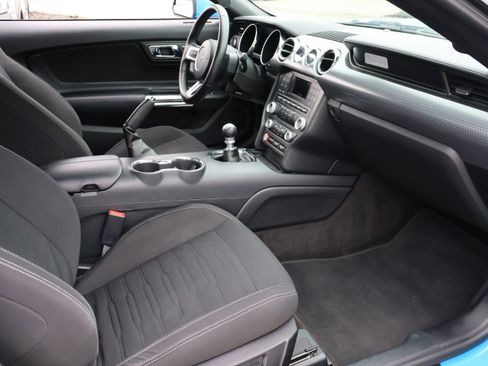 Used 2017 Ford Mustang GT w/ GT Performance Package RWD image 7