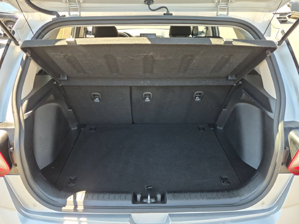 Used 2025 Hyundai Venue SEL FWD image 28