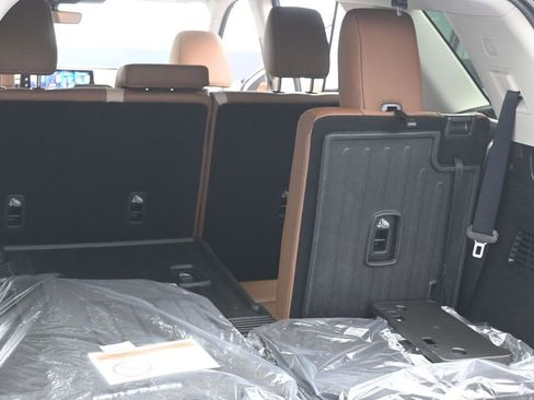 New 2026 Nissan Pathfinder Platinum w/ Cargo Package AWD/4WD image 23