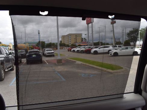 Used 2023 Chrysler Pacifica Touring-L FWD image 49