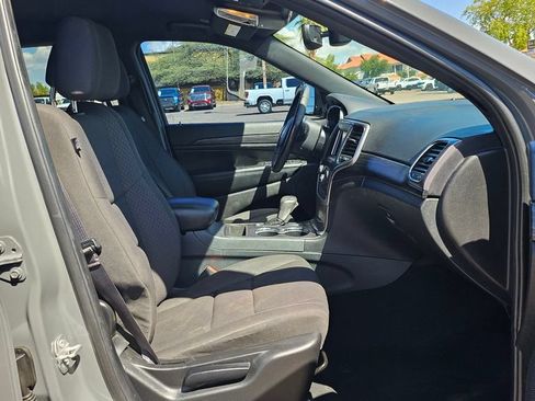 Used 2019 Jeep Grand Cherokee Laredo RWD image 20