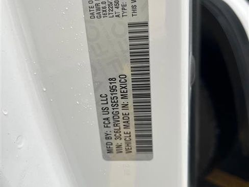 Used 2025 RAM ProMaster 2500 w/ Convenience Group image 9