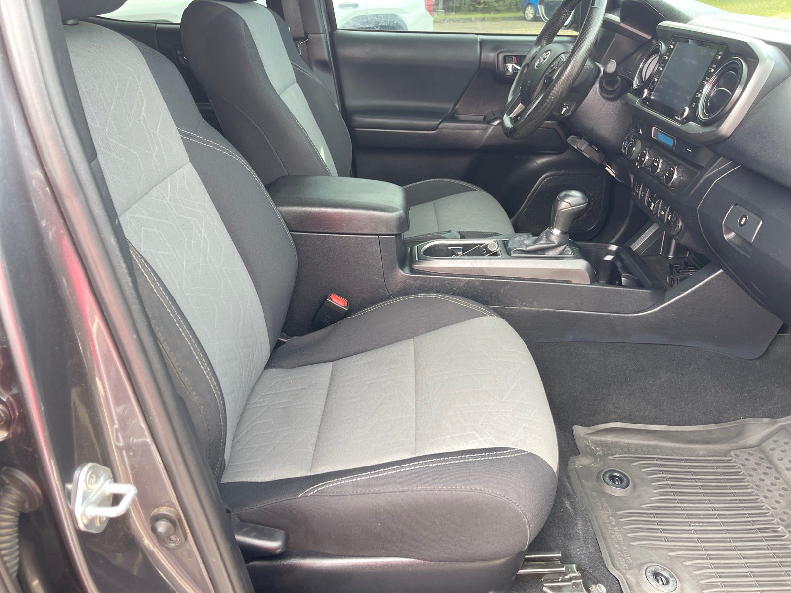 Used 2021 Toyota Tacoma TRD Sport w/ Technology Package AWD/4WD image 19