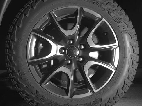 Used 2025 Jeep Compass Trailhawk AWD/4WD image 12