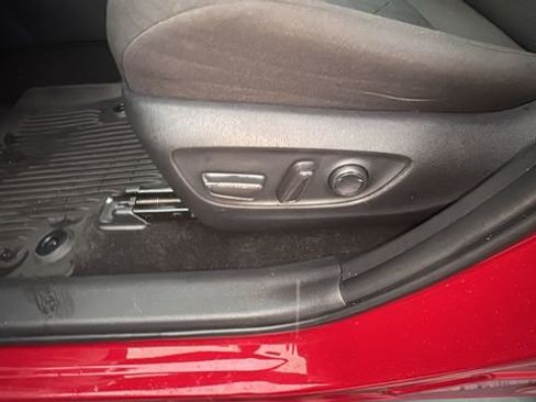 Used 2024 Toyota RAV4 XLE w/ Convenience Package image 28