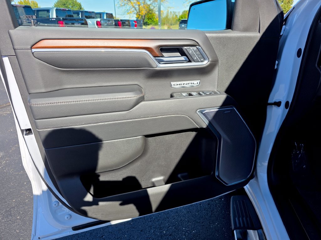 Certified 2025 GMC Sierra 1500 Denali w/ Technology Package AWD/4WD image 11