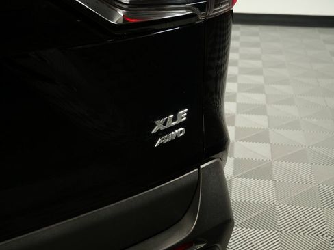 Used 2022 Toyota RAV4 XLE w/ Convenience Package image 9