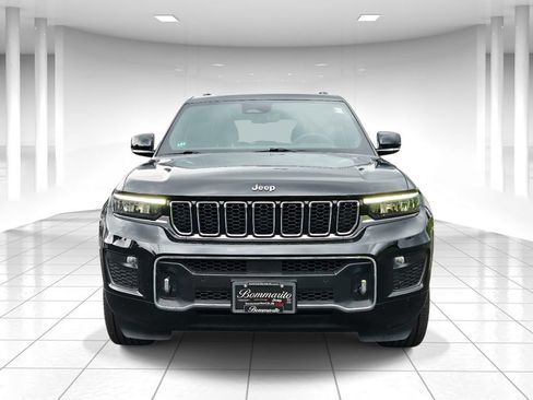 Used 2023 Jeep Grand Cherokee Overland w/ Luxury Tech Group IV AWD/4WD image 8