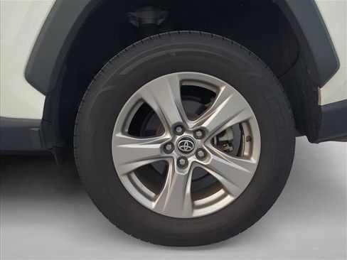 Used 2022 Toyota RAV4 XLE AWD/4WD image 6