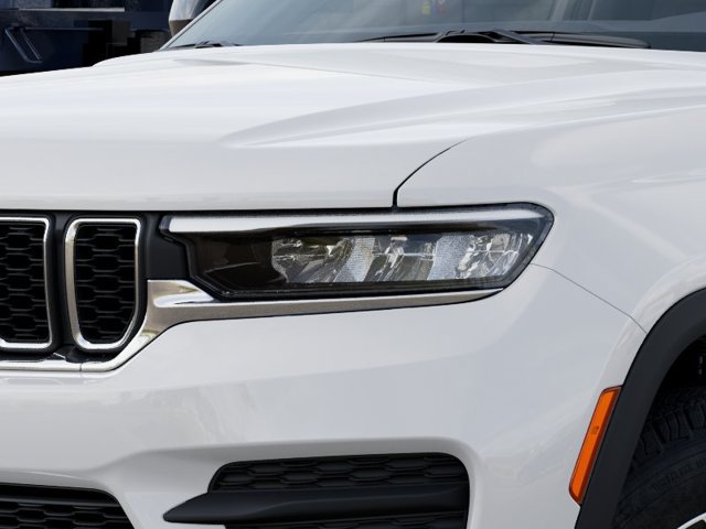 New 2027 Jeep Grand Cherokee Laredo RWD image 10