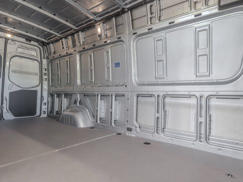 Used 2025 Mercedes-Benz Sprinter 2500 image 34