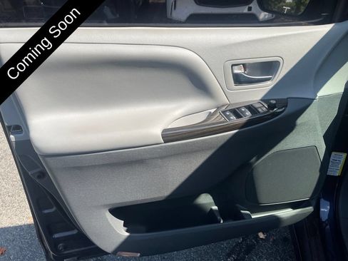 Used 2020 Toyota Sienna XLE FWD image 10