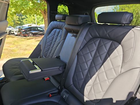 New 2027 BMW X7 xDrive40i w/ M Sport Package AWD/4WD image 14