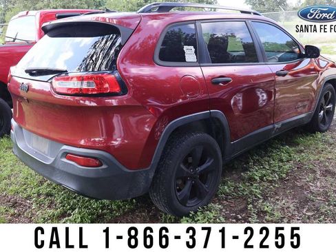 Used 2016 Jeep Cherokee Sport FWD image 3