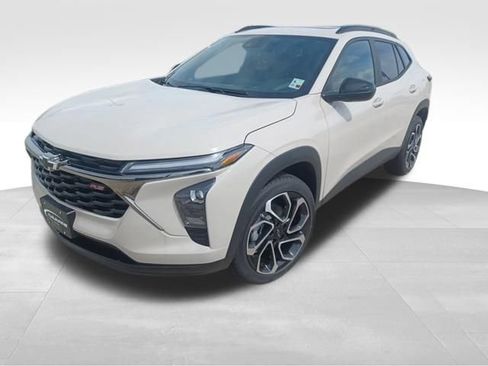 New 2026 Chevrolet Trax RS w/ Sunroof Package FWD image 4