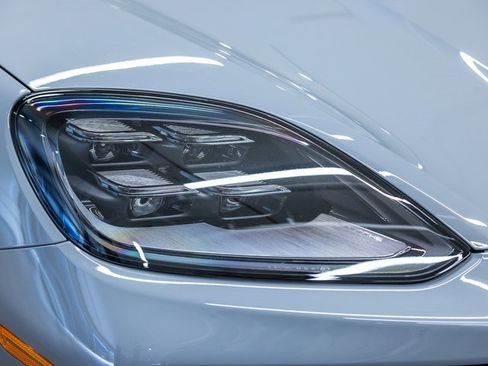 Certified 2025 Porsche Cayenne Coupe image 13