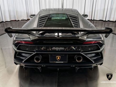 Used 2022 Lamborghini Huracan EVO image 18
