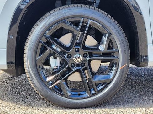 New 2026 Volkswagen Tiguan SE R-Line image 9