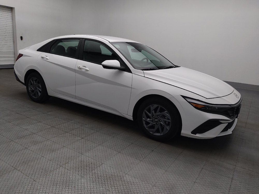 Used 2024 Hyundai Elantra SEL FWD image 11