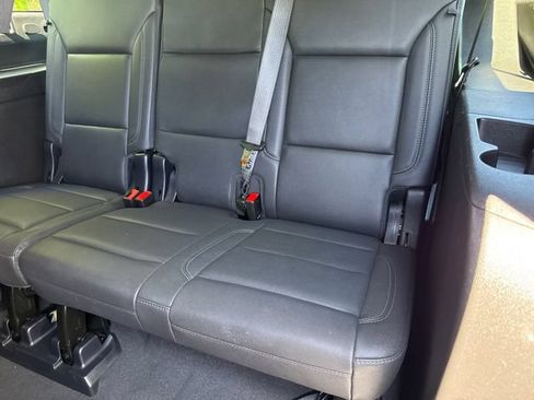 Used 2025 Chevrolet Suburban Z71 AWD/4WD image 18
