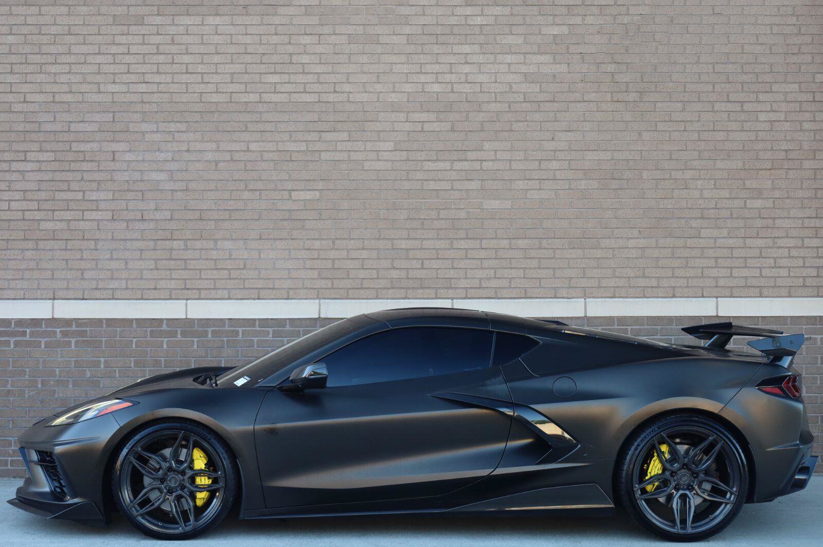 Used 2021 Chevrolet Corvette Stingray Preferred Cpe w/ Z51 Performance Package RWD image 3