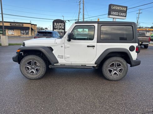 Used 2019 Jeep Wrangler Sport image 2