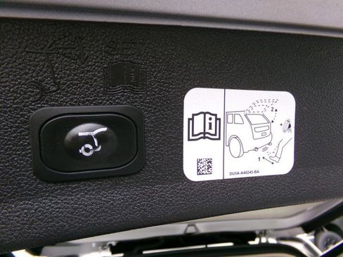 Used 2017 Ford Escape Titanium image 30