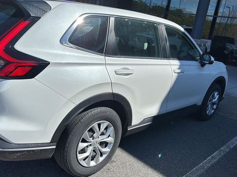 Used 2023 Honda CR-V LX image 6