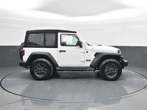 Used 2024 Jeep Wrangler Sport AWD/4WD image 9