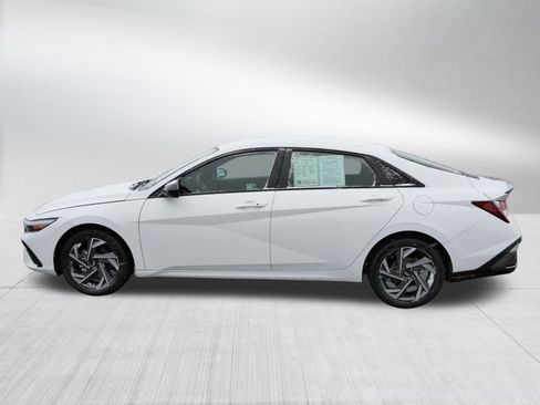 Certified 2025 Hyundai Elantra Sport image 4
