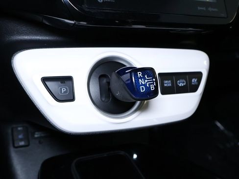 Used 2018 Toyota Prius Prime Premium image 27