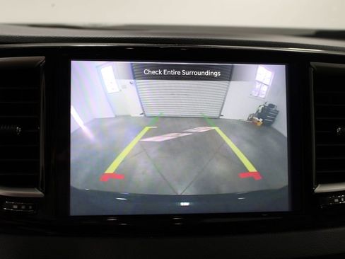 Used 2024 Chrysler Pacifica Touring-L image 34