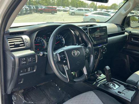 Used 2019 Toyota 4Runner SR5 AWD/4WD image 28