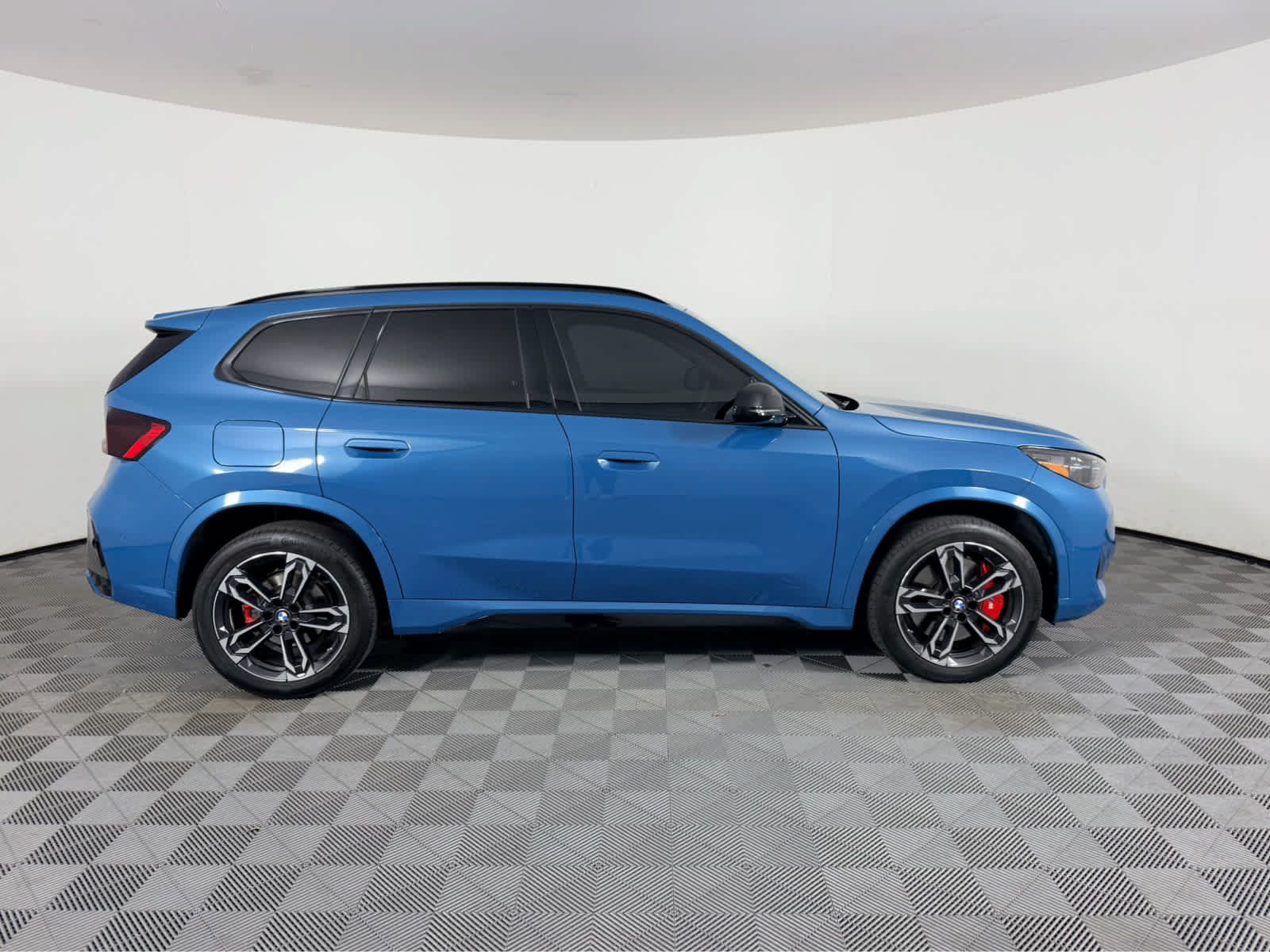 Used 2024 BMW X1 xDrive28i w/ M Sport Package AWD/4WD image 2