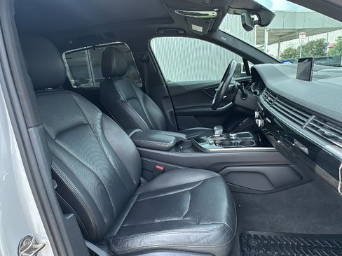 Used 2018 Audi Q7 3.0T Prestige w/ Prestige Package AWD/4WD image 32