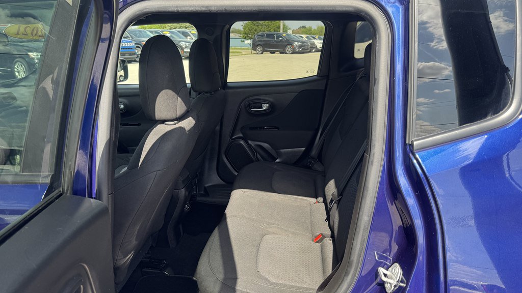 Used 2021 Jeep Renegade Latitude FWD image 21
