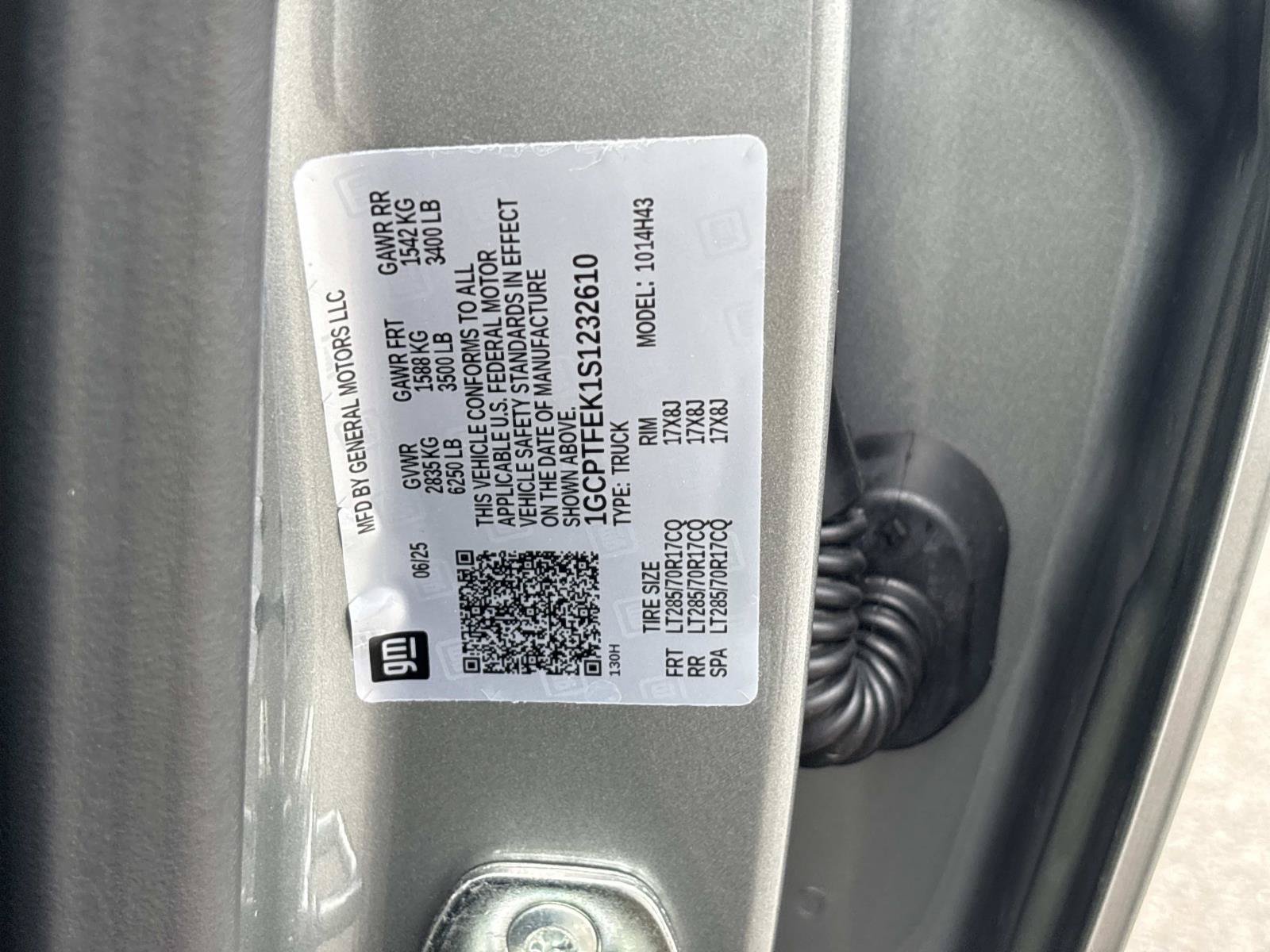 Used 2025 Chevrolet Colorado ZR2 w/ Technology Package AWD/4WD image 38